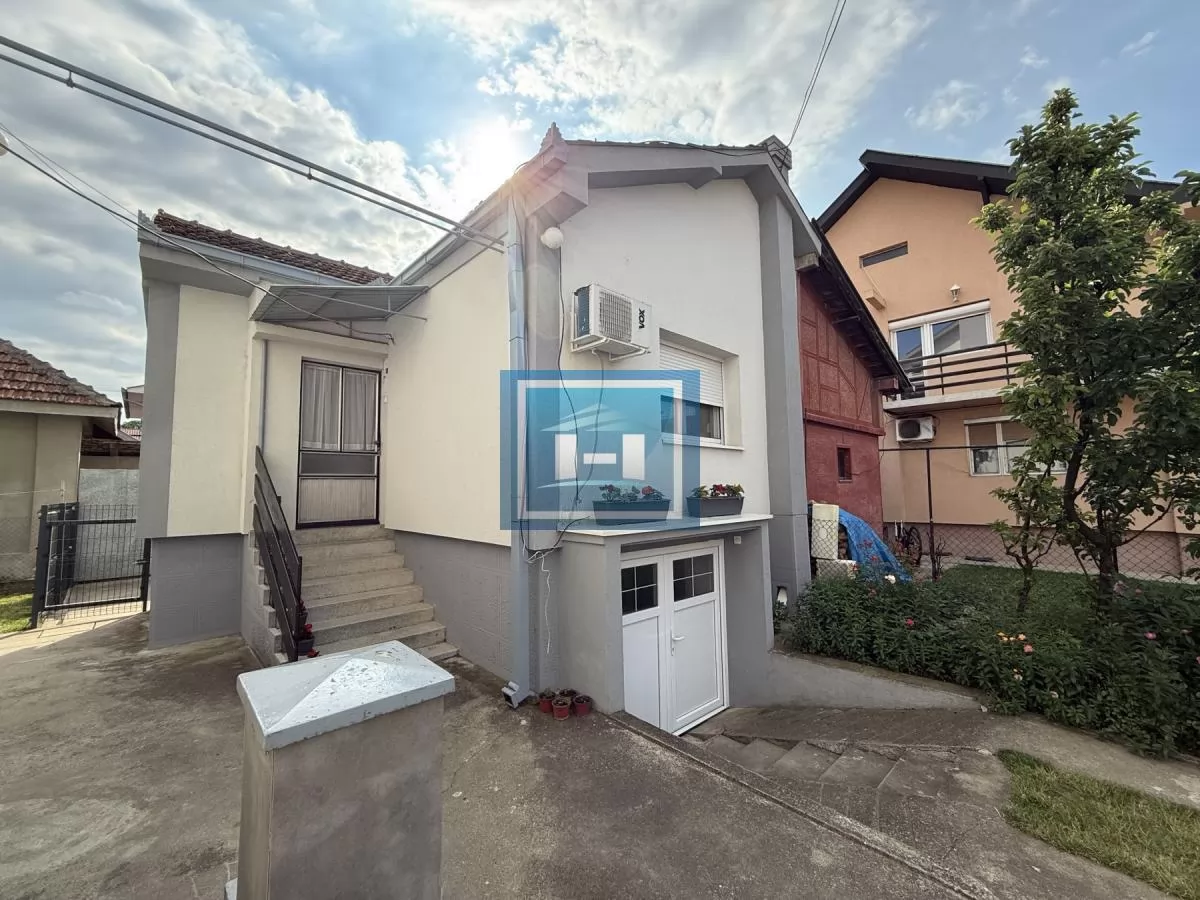 Izdaje se kuća od 42 m² u zajedničkom dvorištu u mirnom delu grada 1