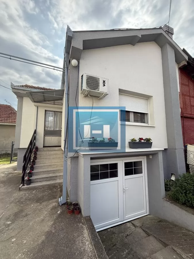 Izdaje se kuća od 42 m² u zajedničkom dvorištu u mirnom delu grada 2