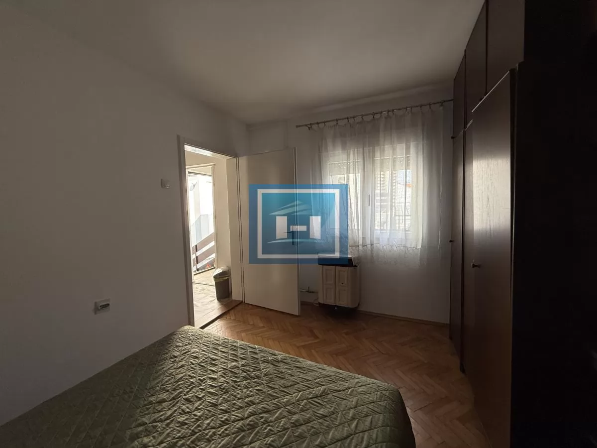 Izdaje se kuća od 42 m² u zajedničkom dvorištu u mirnom delu grada 8