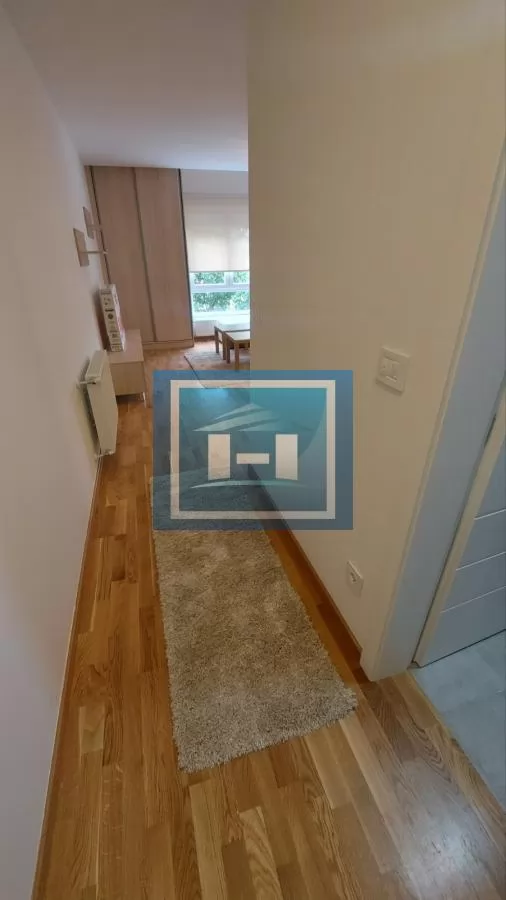 Izdaje se moderna garsonjera u centru Jagodine 7