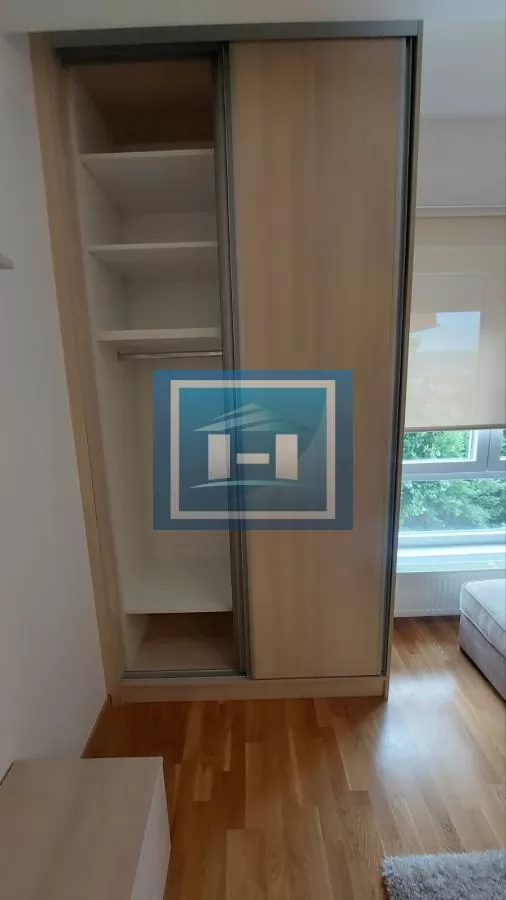 Izdaje se moderna garsonjera u centru Jagodine 8