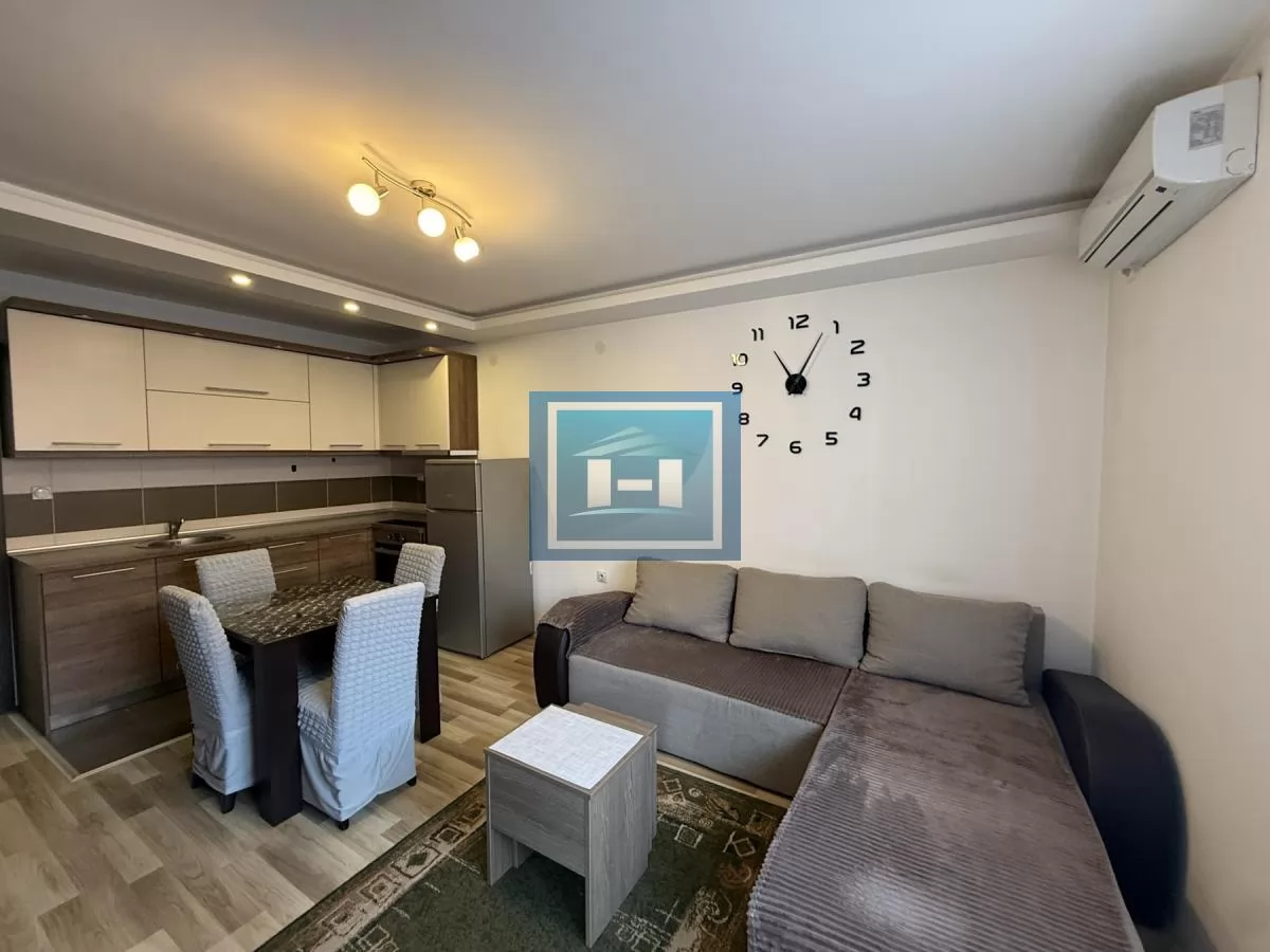 Izdaje se namešten jednosoban stan od 42 m² u blizini centra i Akva parka u Jagodini 1