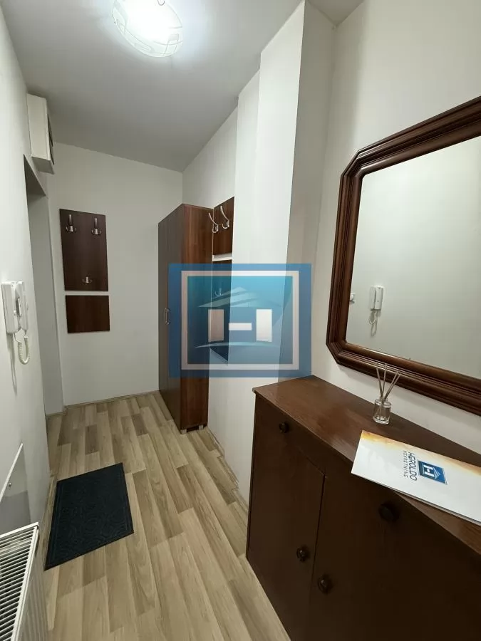 Izdaje se namešten jednosoban stan od 42 m² u blizini centra i Akva parka u Jagodini 10