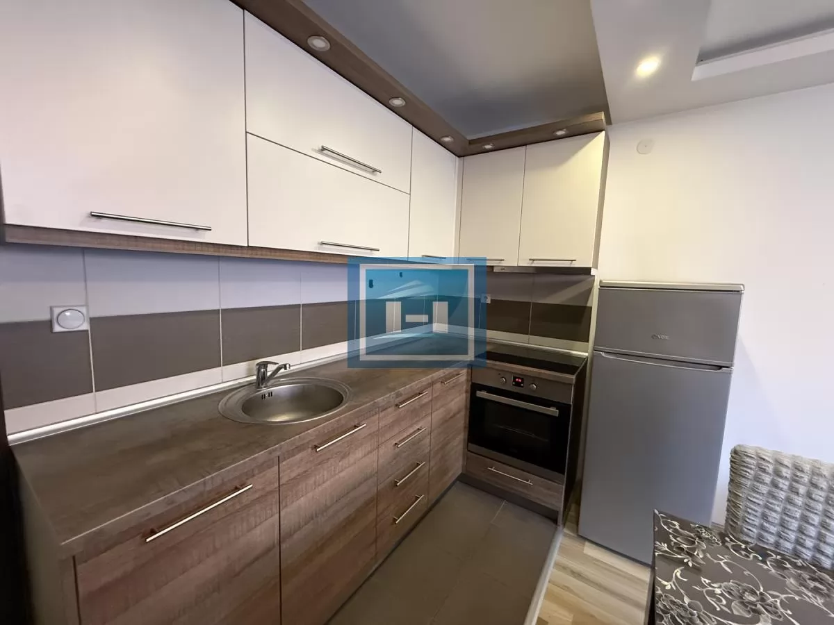 Izdaje se namešten jednosoban stan od 42 m² u blizini centra i Akva parka u Jagodini 3