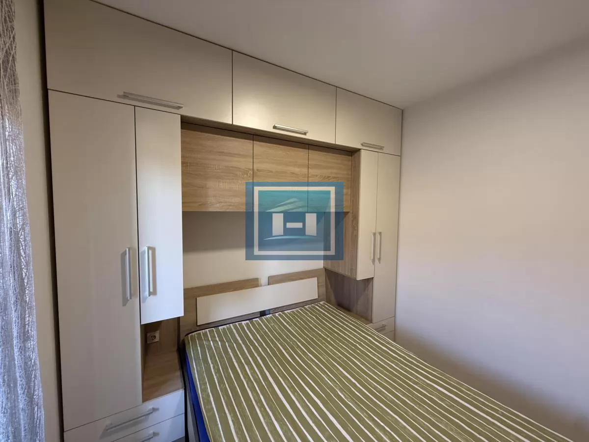 Izdaje se namešten jednosoban stan od 42 m² u blizini centra i Akva parka u Jagodini 6