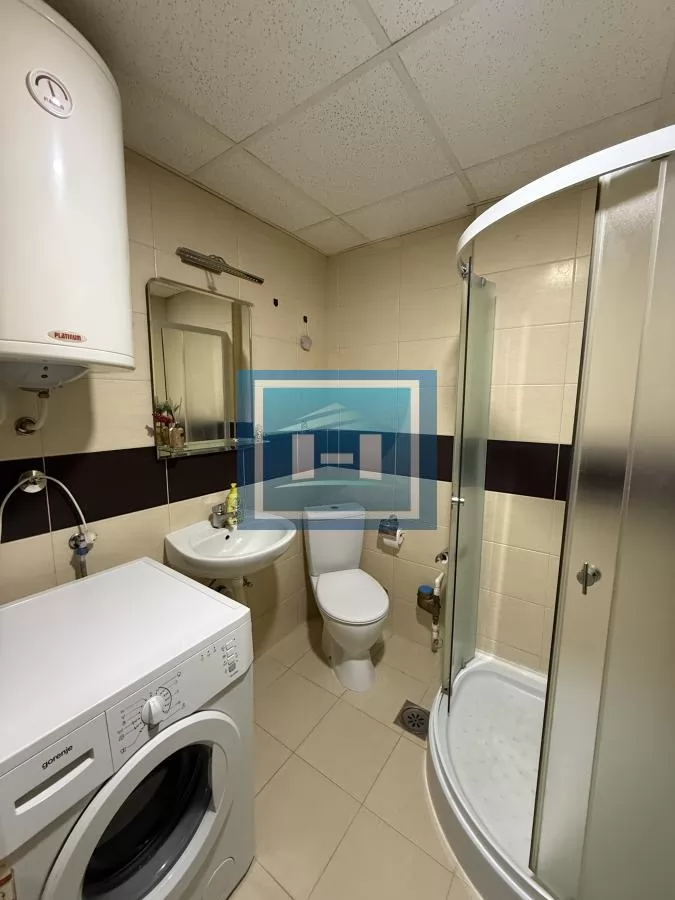 Izdaje se namešten jednosoban stan od 42 m² u blizini centra i Akva parka u Jagodini 8