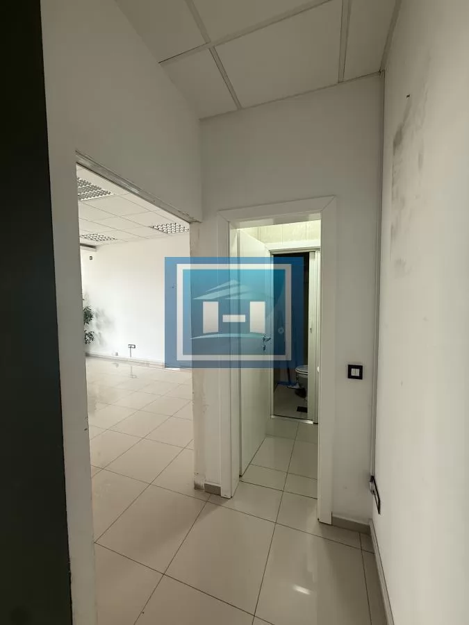 Izdaje se poslovni/kancelarijski prostor u centru Jagodine 10