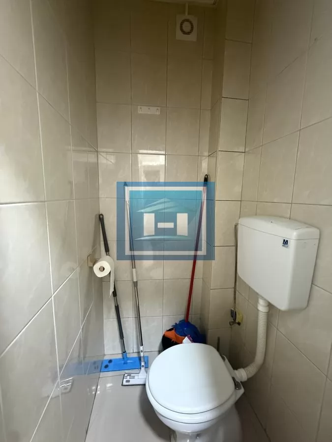 Izdaje se poslovni/kancelarijski prostor u centru Jagodine 6