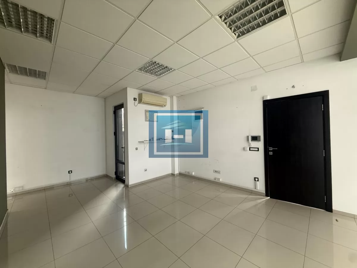 Izdaje se poslovni/kancelarijski prostor u centru Jagodine 8