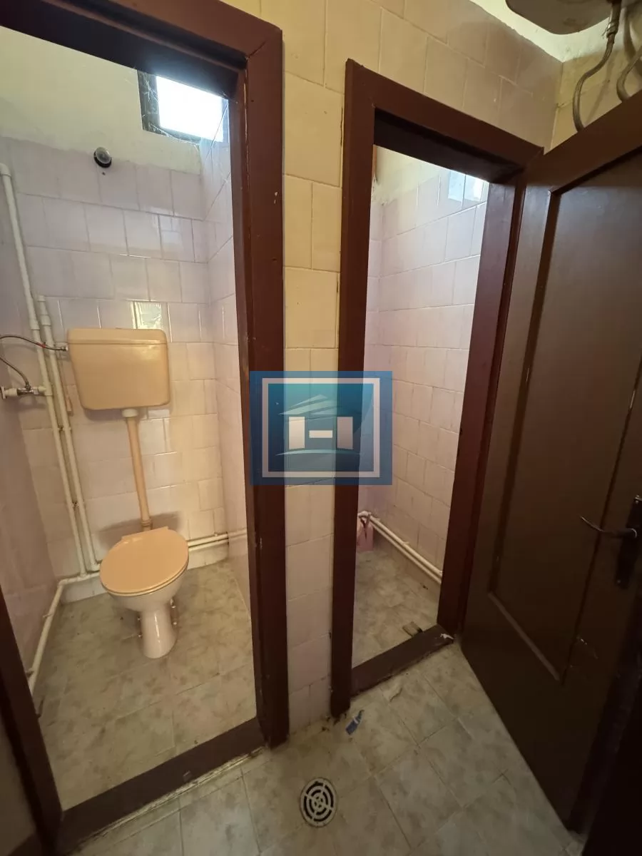 Izdaje se poslovni prostor 1300m² u Supskoj – tri etaže, šleperski prilaz, parking za 30 vozila 13