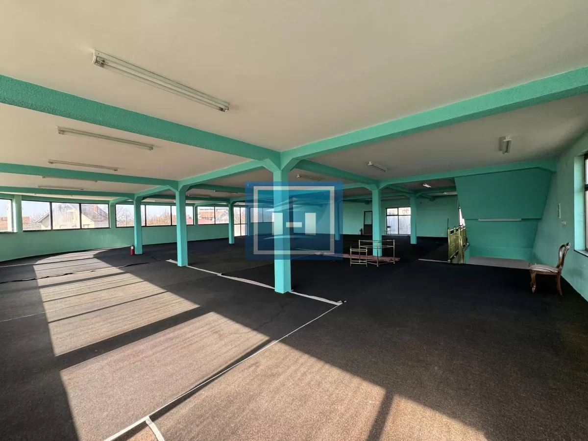 Izdaje se poslovni prostor 1300m² u Supskoj – tri etaže, šleperski prilaz, parking za 30 vozila 16