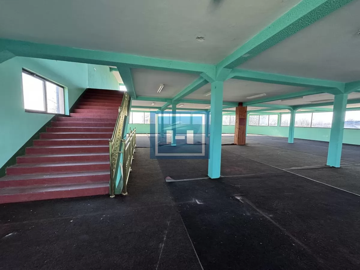 Izdaje se poslovni prostor 1300m² u Supskoj – tri etaže, šleperski prilaz, parking za 30 vozila 20