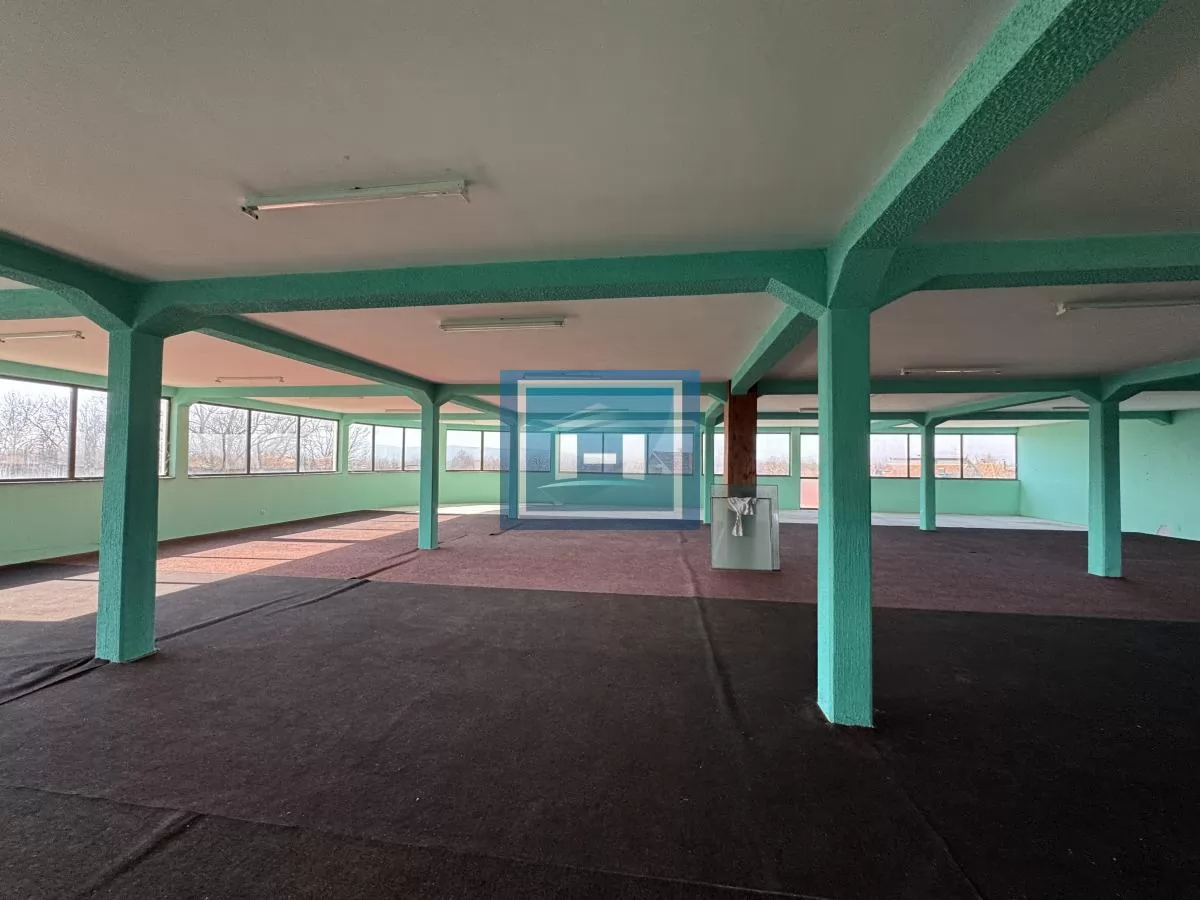 Izdaje se poslovni prostor 1300m² u Supskoj – tri etaže, šleperski prilaz, parking za 30 vozila 21