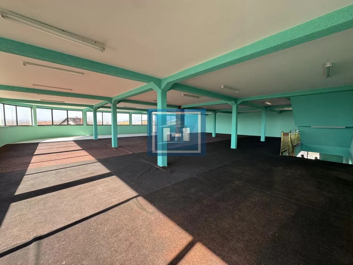 Izdaje se poslovni prostor 1300m² u Supskoj – tri etaže, šleperski prilaz, parking za 30 vozila 22