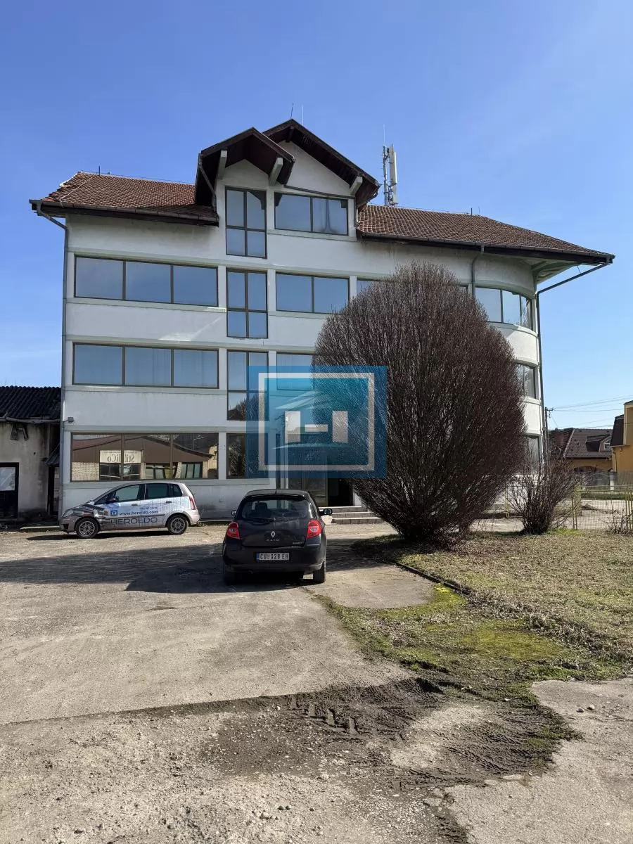 Izdaje se poslovni prostor 1300m² u Supskoj – tri etaže, šleperski prilaz, parking za 30 vozila 3