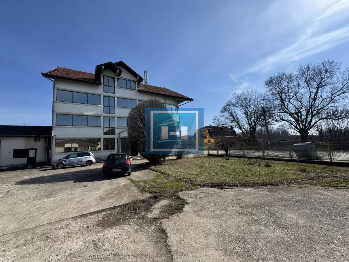 Izdaje se poslovni prostor 1300m² u Supskoj – tri etaže, šleperski prilaz, parking za 30 vozila 4