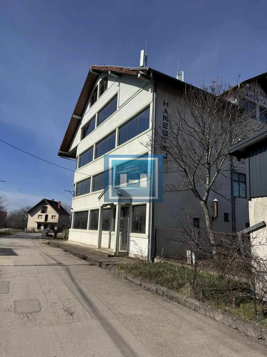 Izdaje se poslovni prostor 1300m² u Supskoj – tri etaže, šleperski prilaz, parking za 30 vozila 6