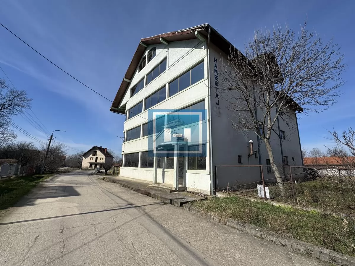 Izdaje se poslovni prostor 1300m² u Supskoj – tri etaže, šleperski prilaz, parking za 30 vozila 7