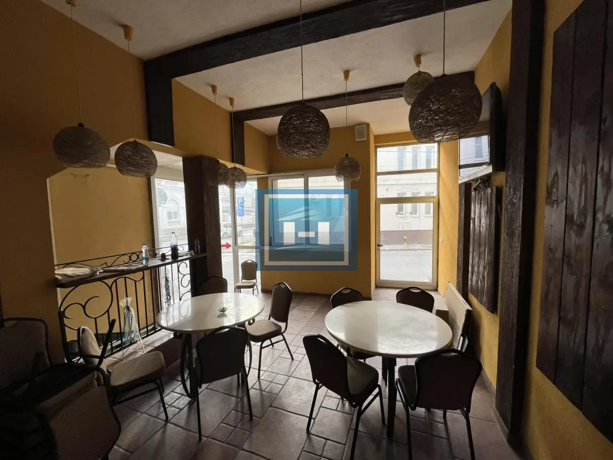Izdaje se poslovni prostor – bivša kafana „Fontana bios“ – 140m² 10