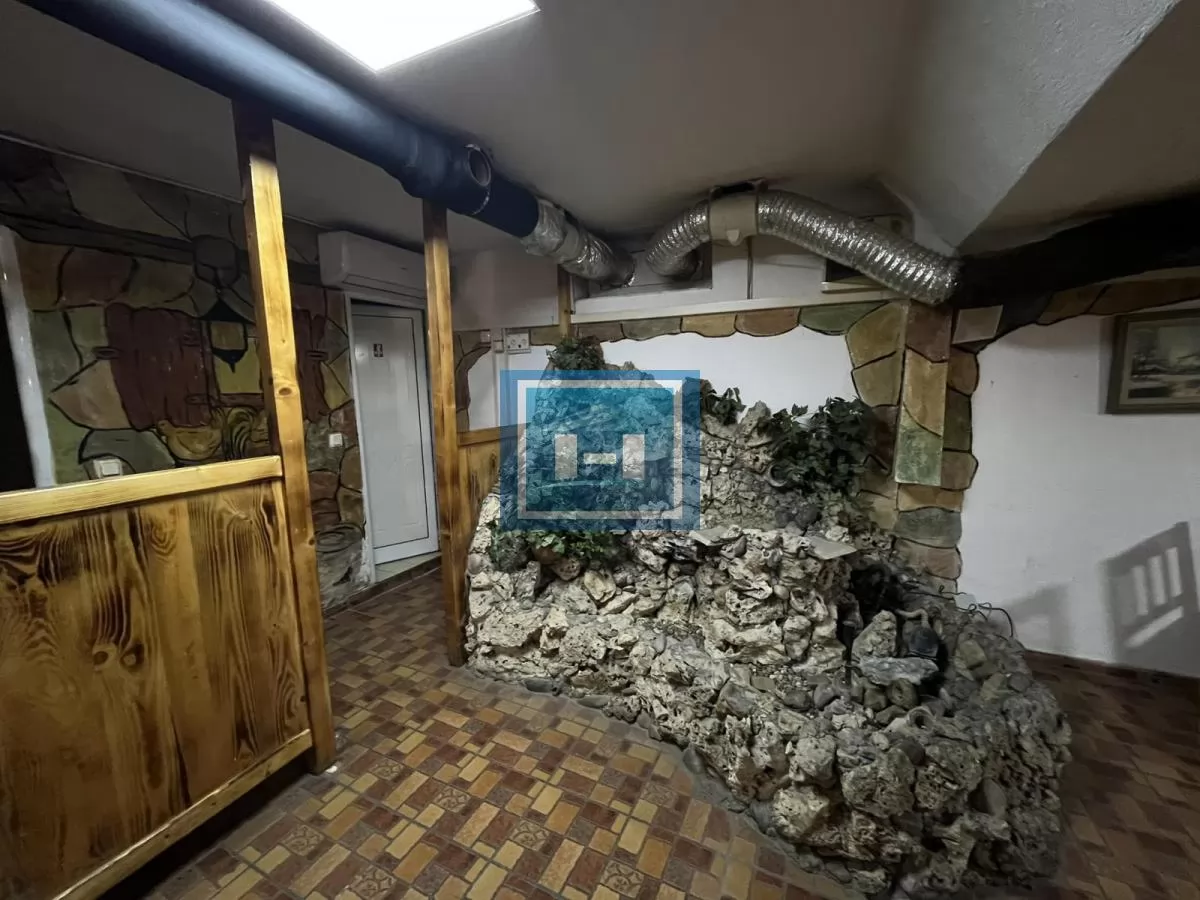 Izdaje se poslovni prostor – bivša kafana „Fontana bios“ – 140m² 12