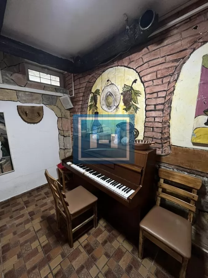 Izdaje se poslovni prostor – bivša kafana „Fontana bios“ – 140m² 13