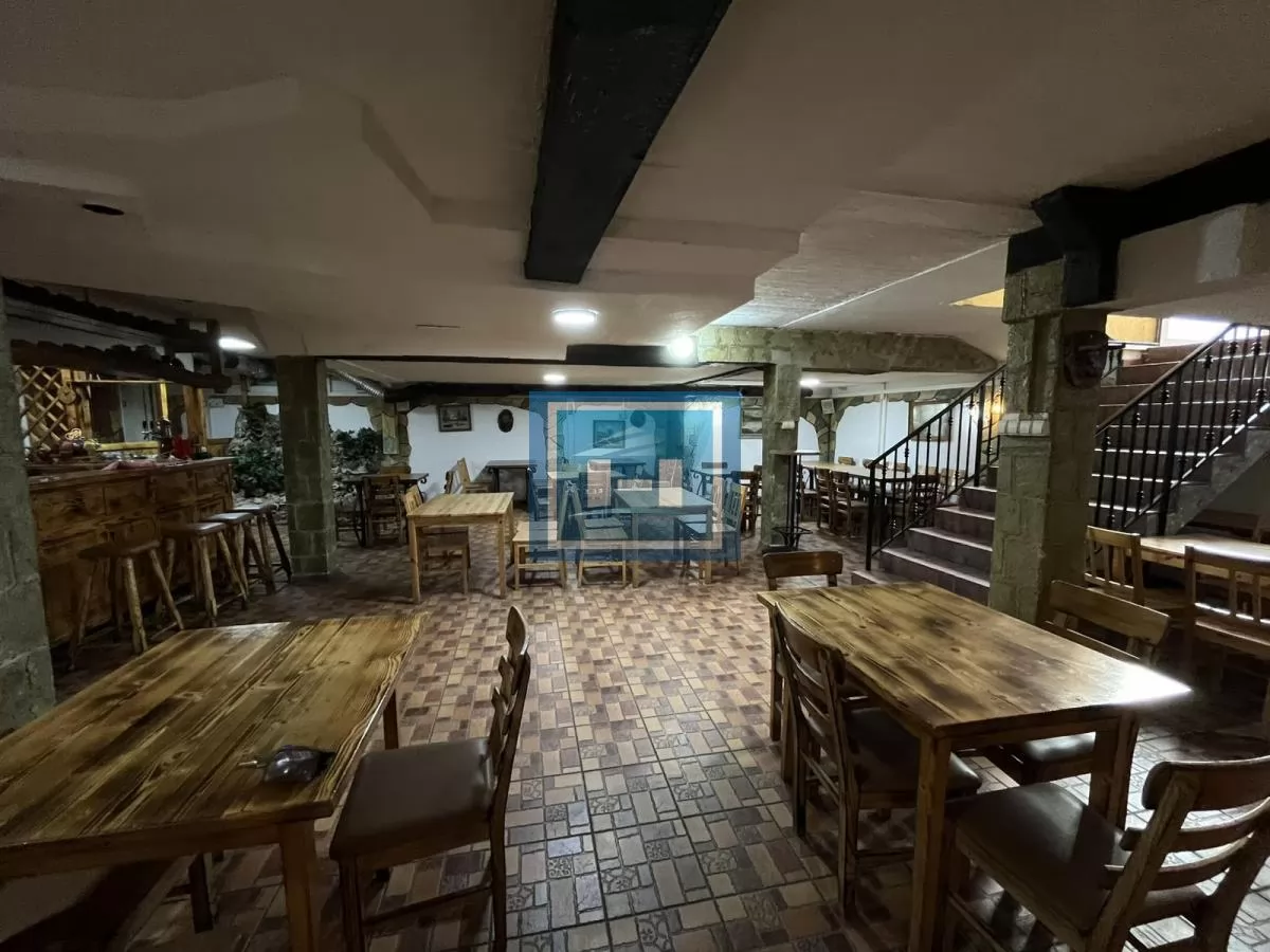 Izdaje se poslovni prostor – bivša kafana „Fontana bios“ – 140m² 2