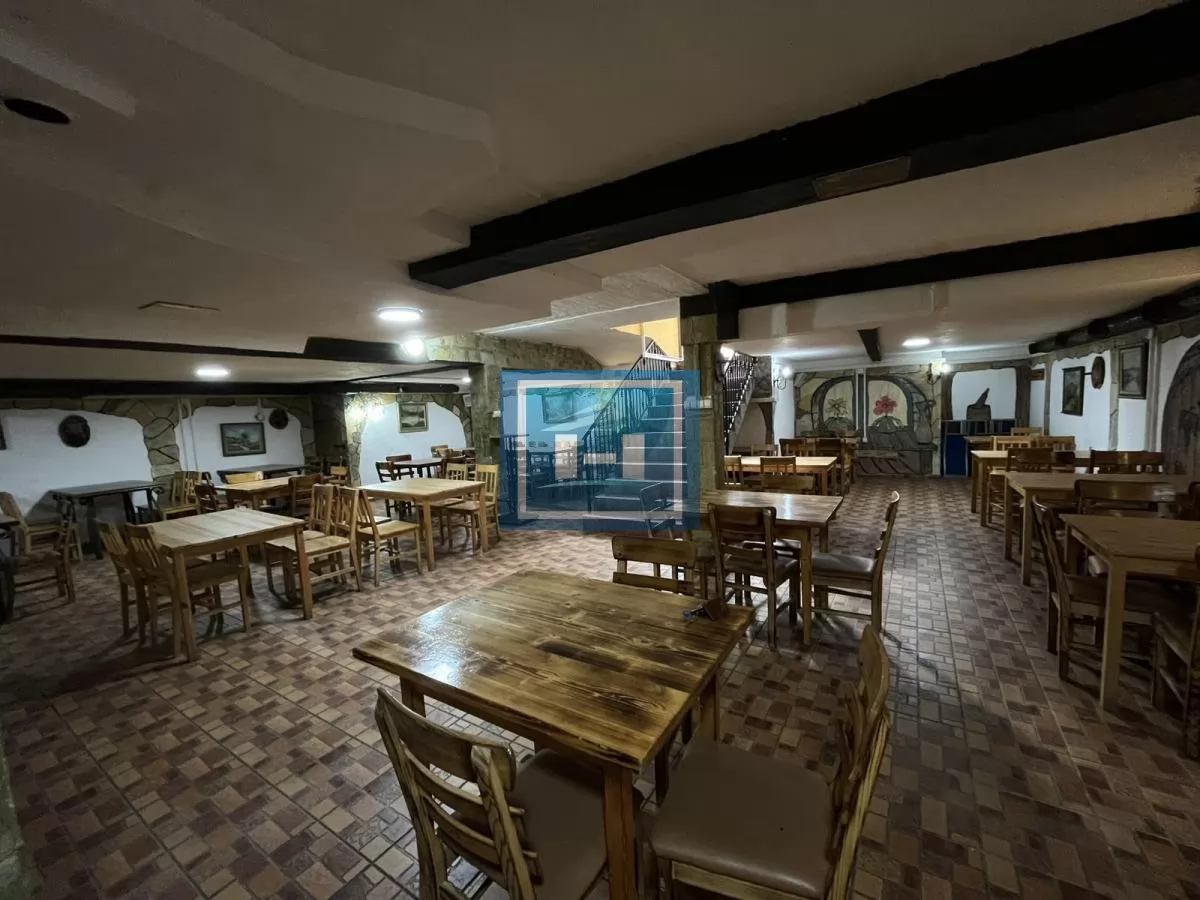 Izdaje se poslovni prostor – bivša kafana „Fontana bios“ – 140m² 4