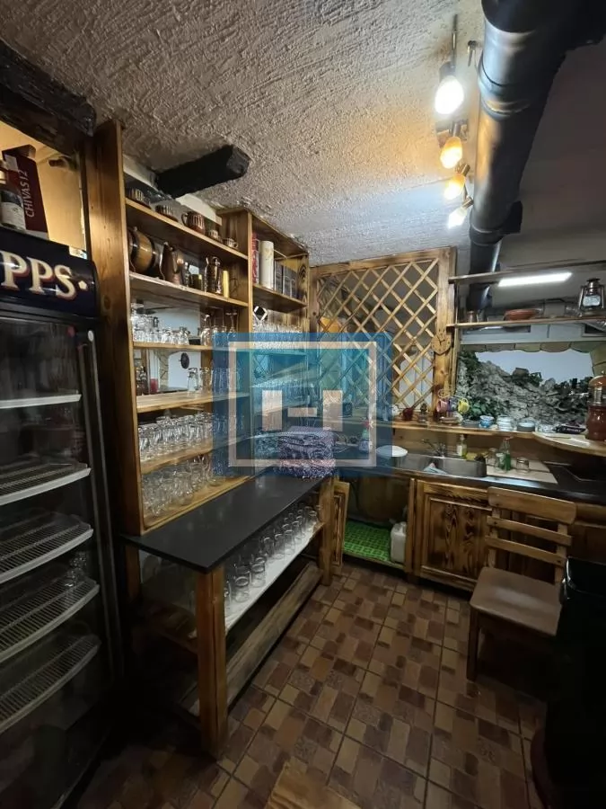 Izdaje se poslovni prostor – bivša kafana „Fontana bios“ – 140m² 5
