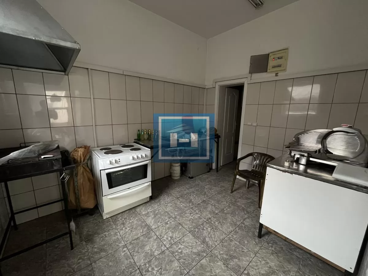 Izdaje se poslovni prostor – bivša kafana „Fontana bios“ – 140m² 6