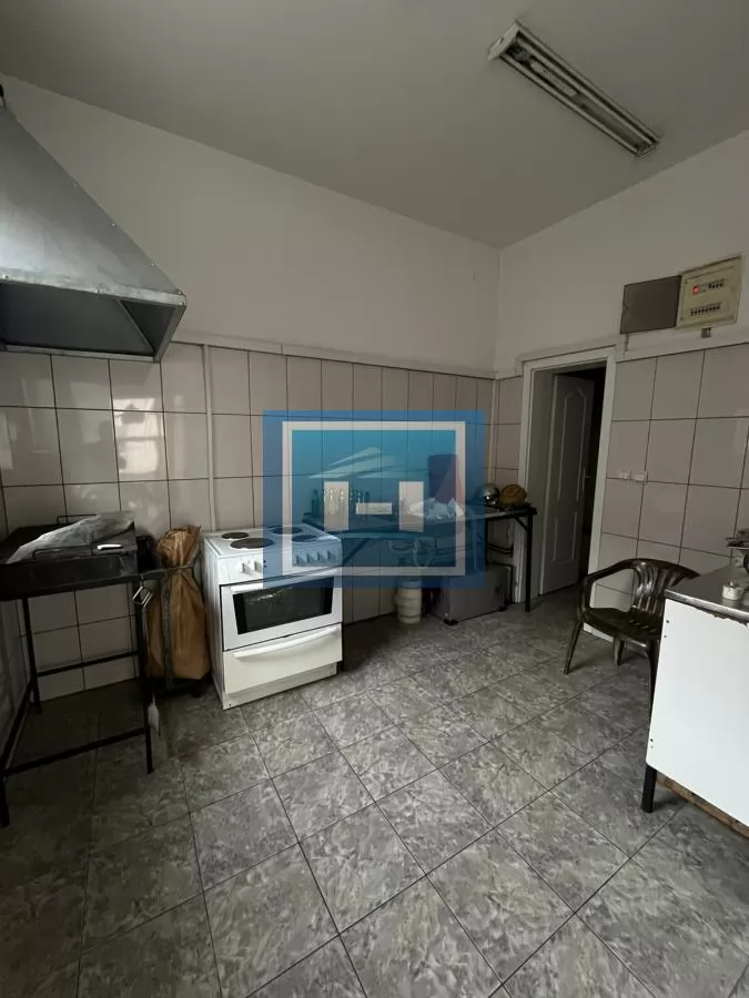 Izdaje se poslovni prostor – bivša kafana „Fontana bios“ – 140m² 8