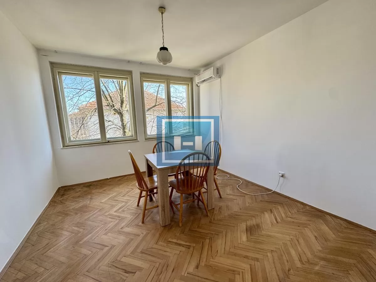 Komforan salonac u centru grada 12
