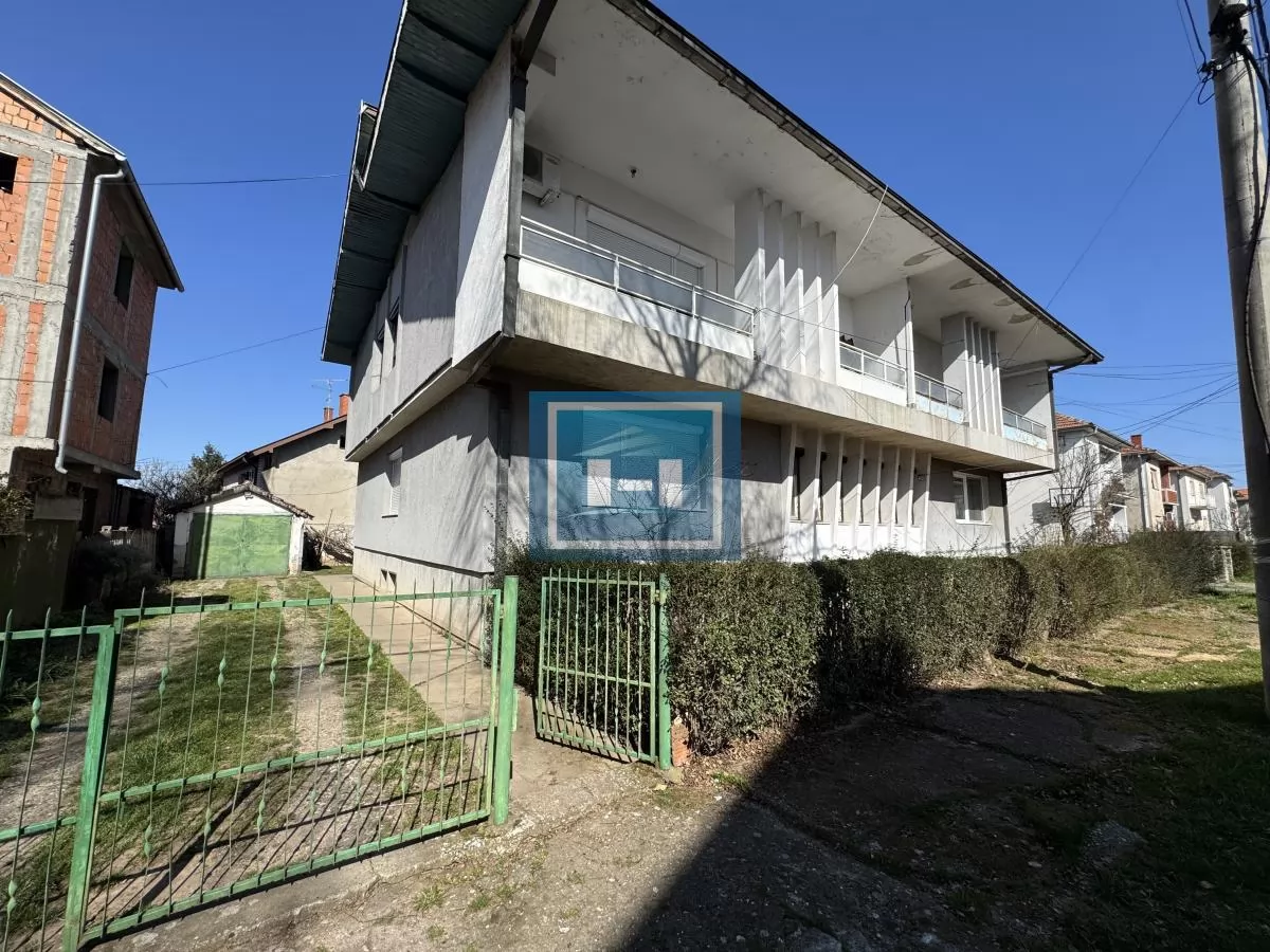 Komforan salonac u centru grada 2