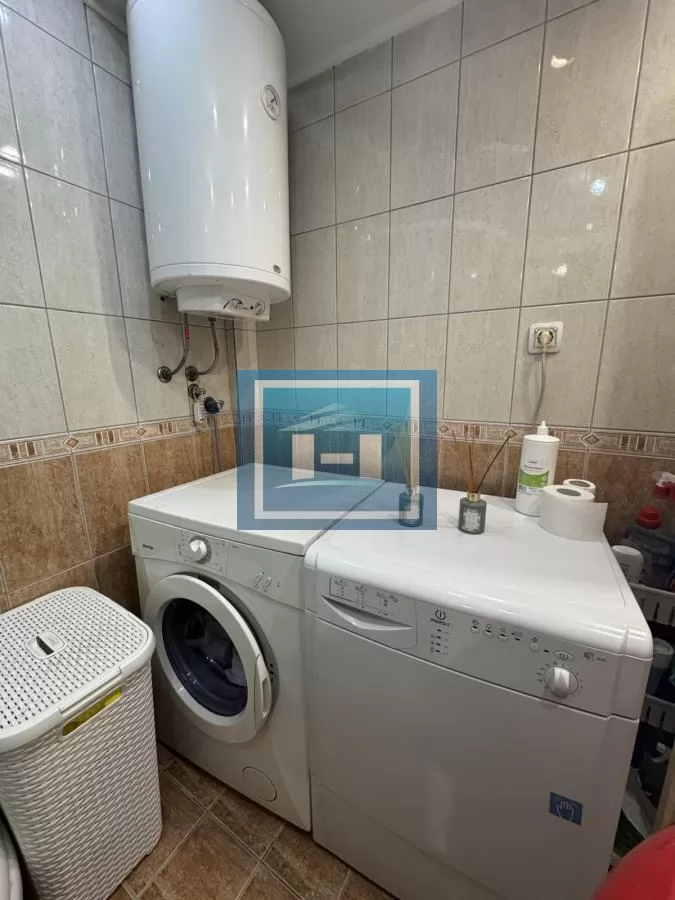 Kompletno renoviran i namešten stan na prvom spratu u centru 11
