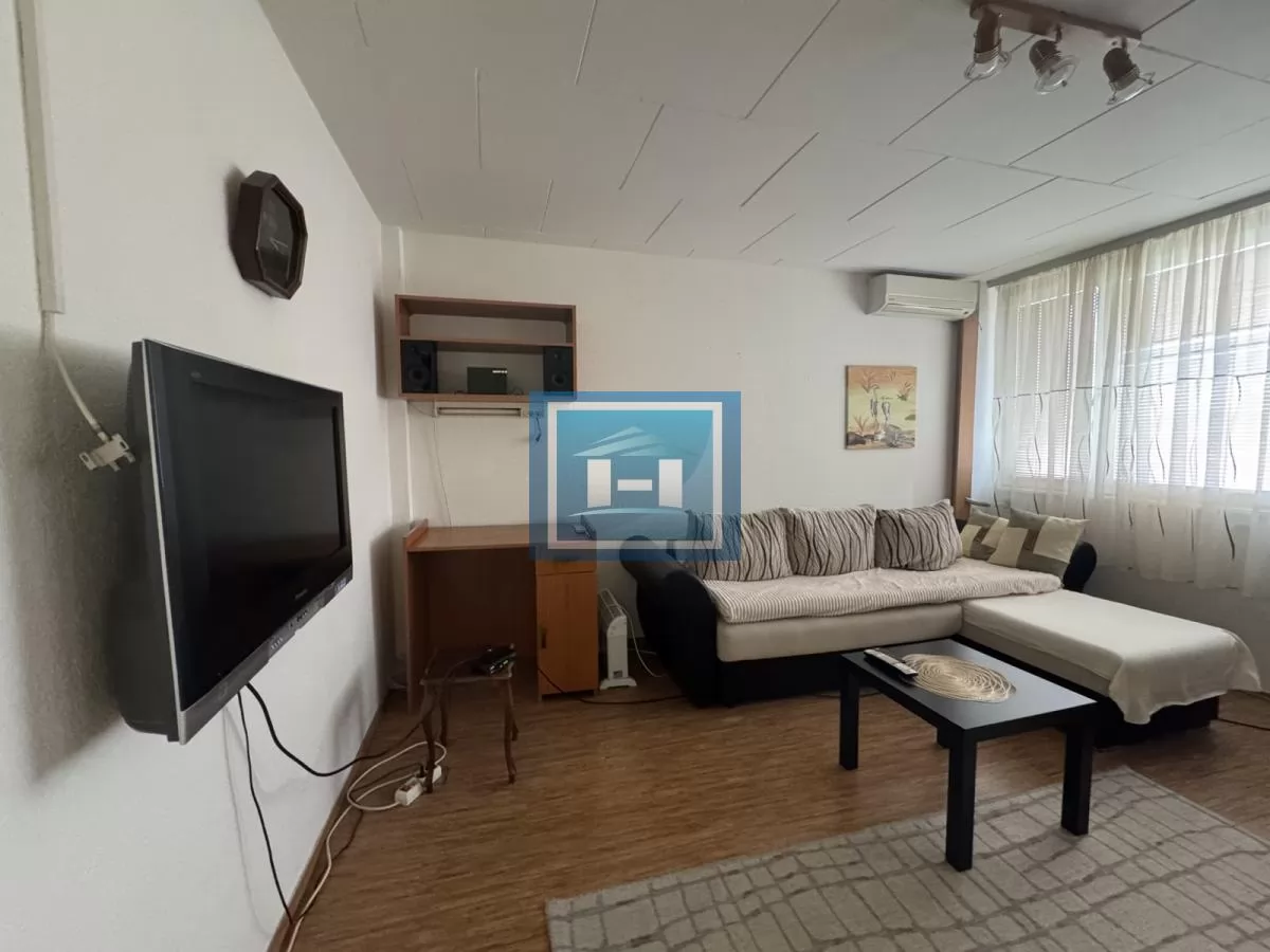 Kompletno renoviran i namešten stan na prvom spratu u centru 2