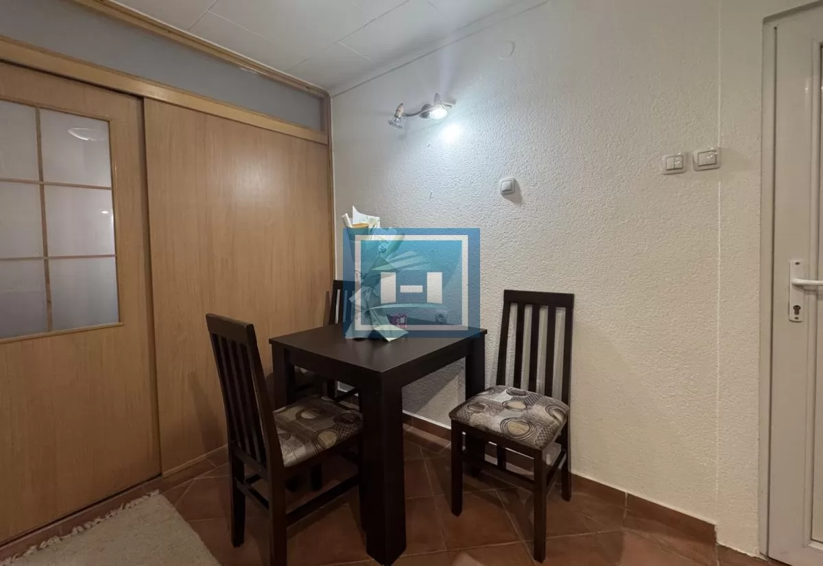 Kompletno renoviran i namešten stan na prvom spratu u centru 6