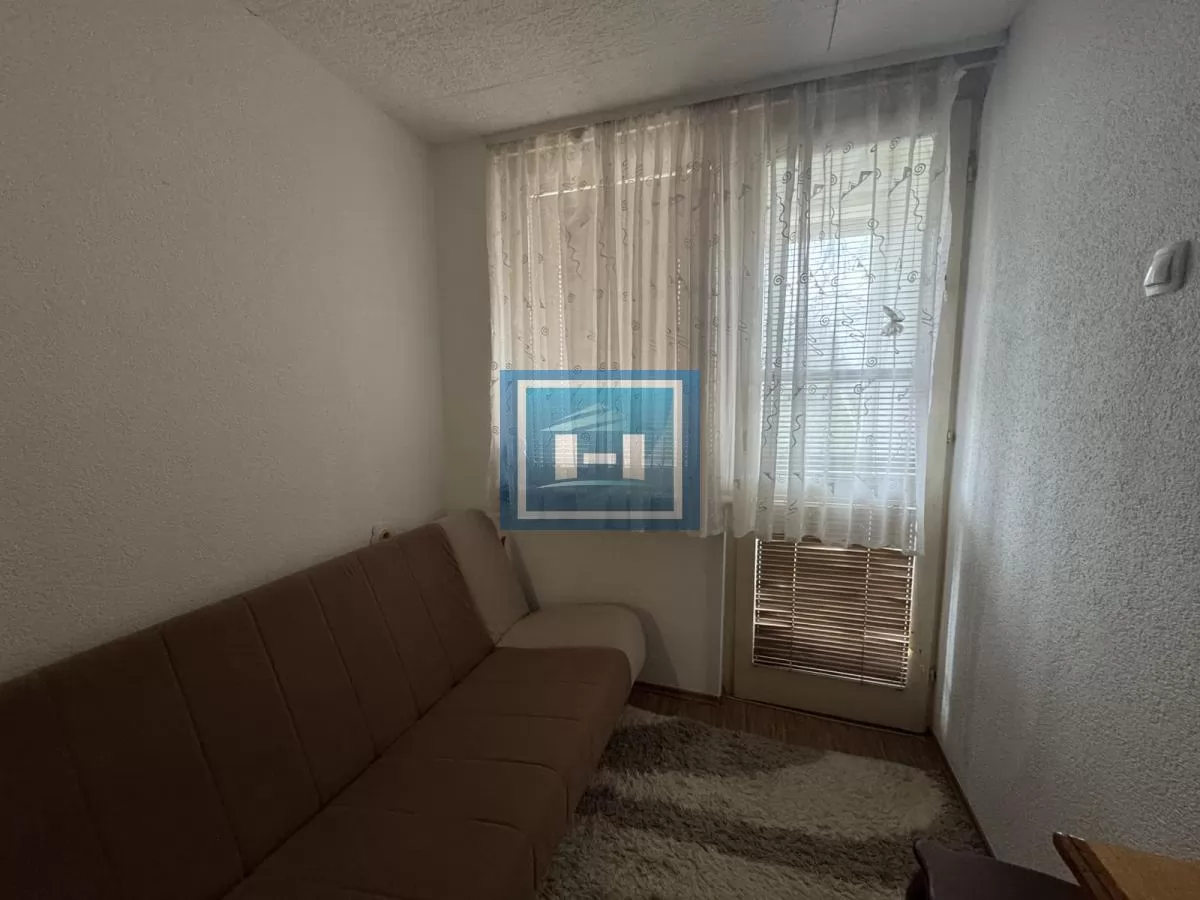 Kompletno renoviran i namešten stan na prvom spratu u centru 8