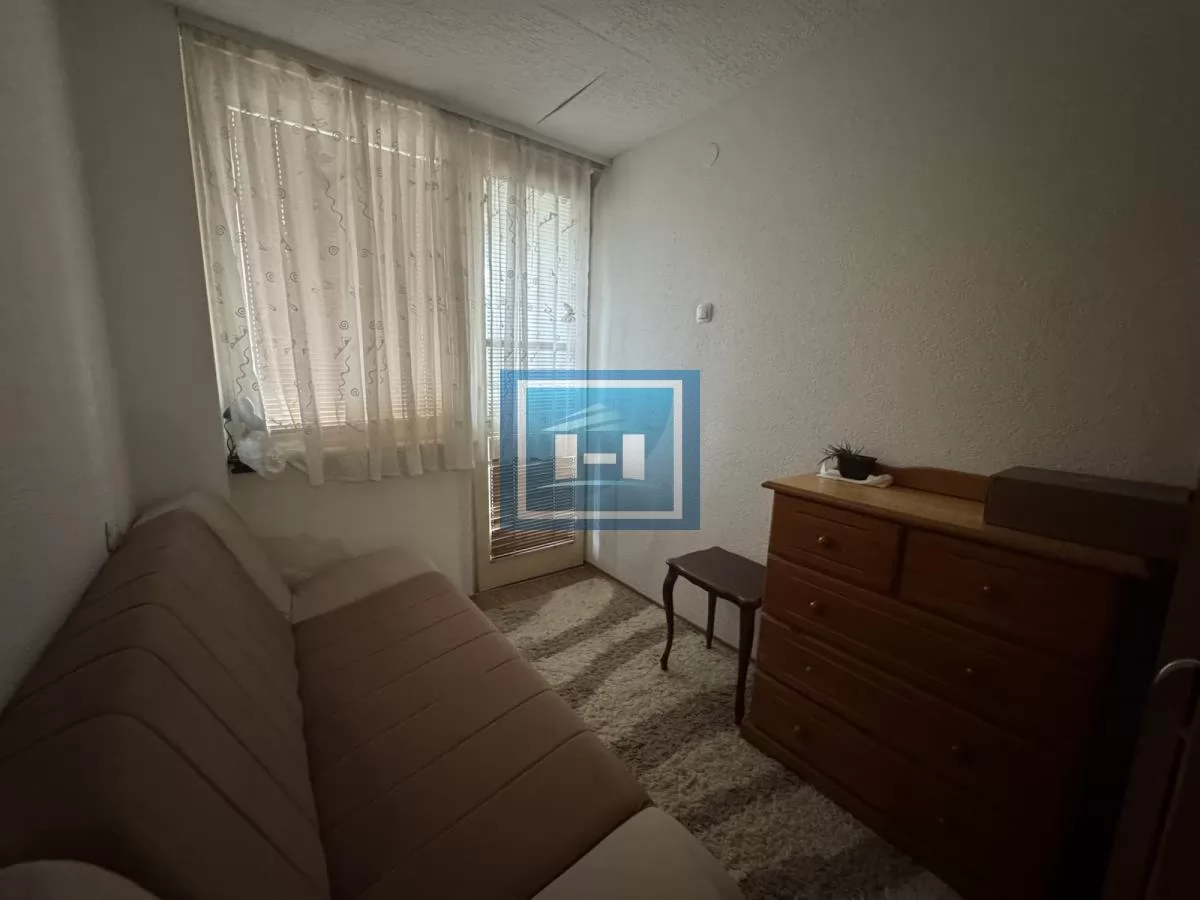 Kompletno renoviran i namešten stan na prvom spratu u centru 9