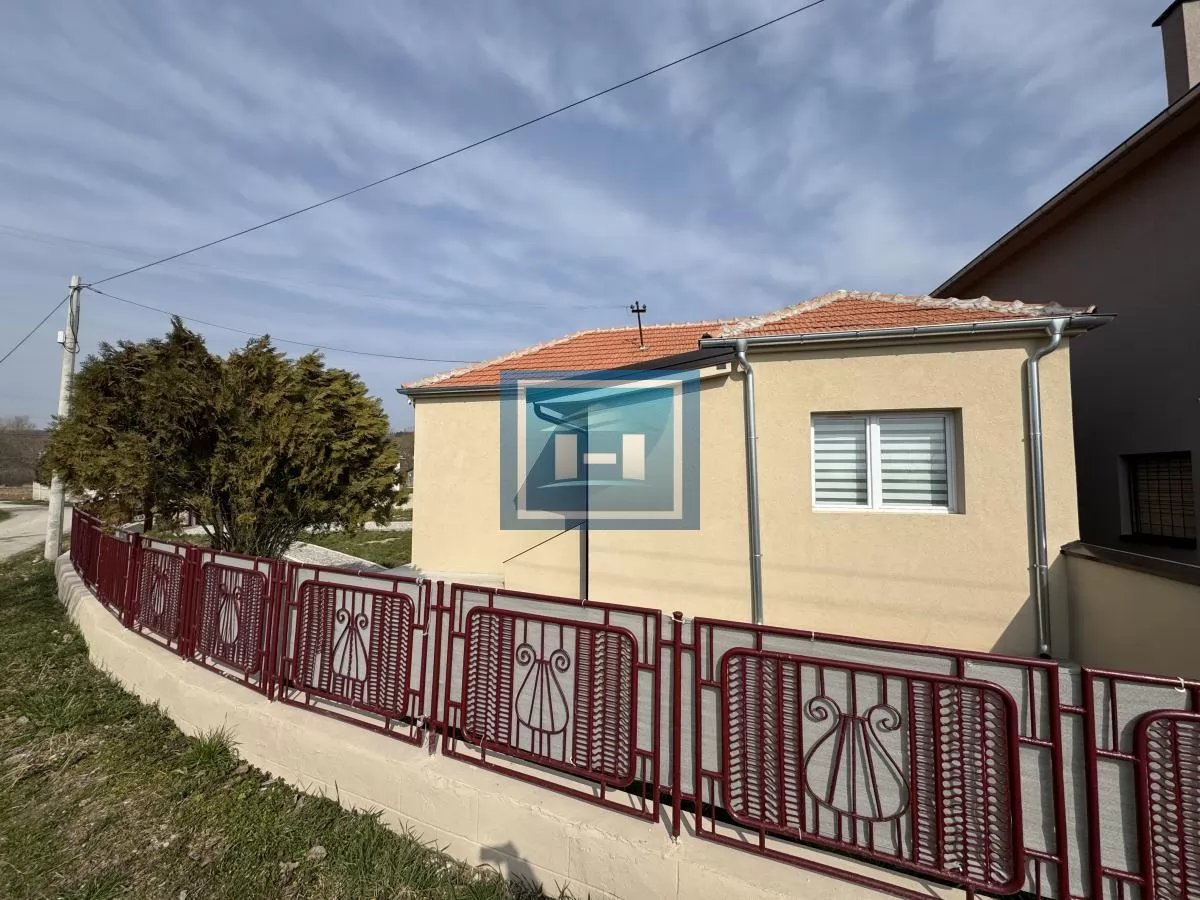 KOMPLETNO RENOVIRANA KUĆA 3 km OD DESPOTOVCA 6