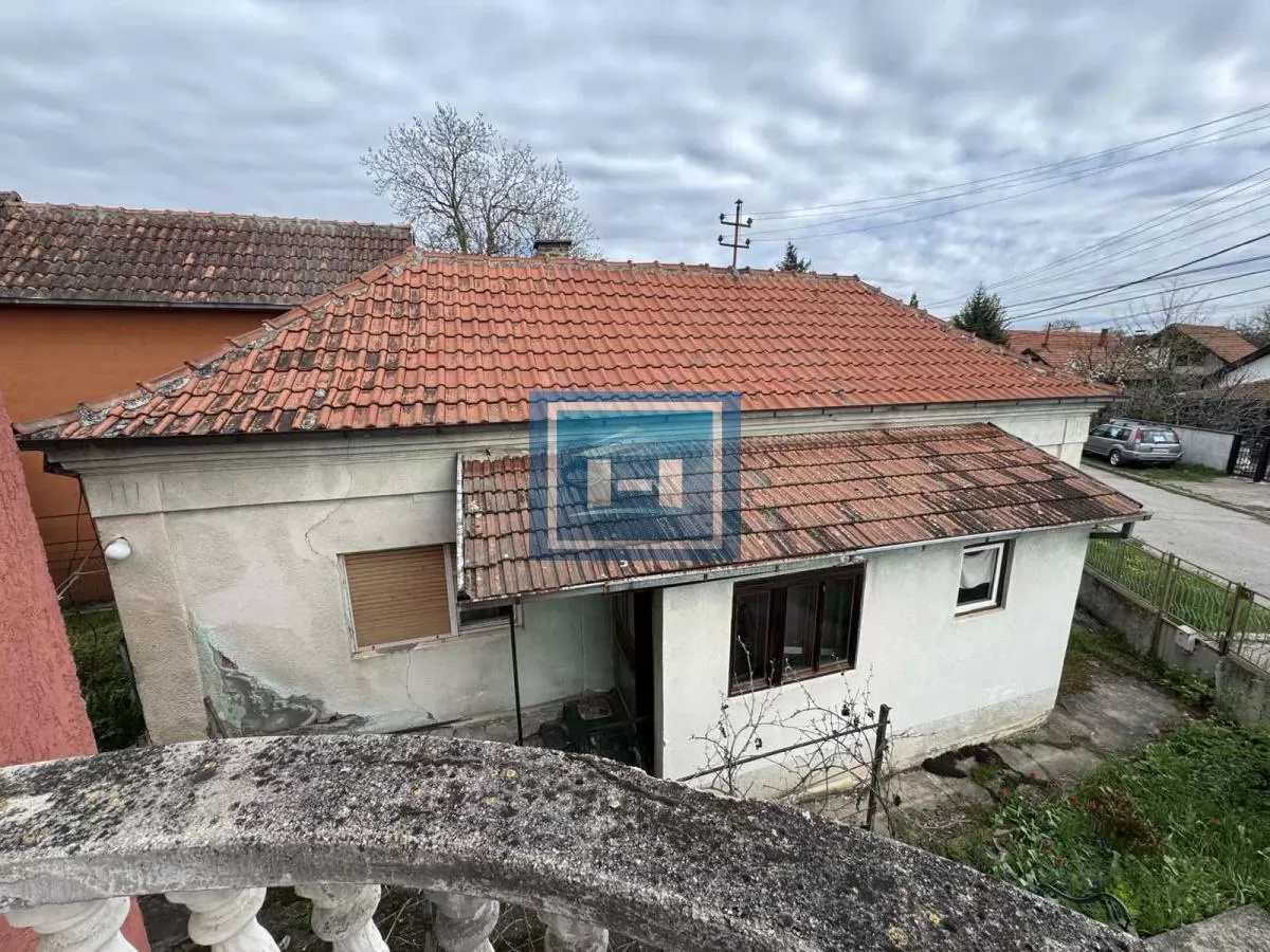 Kuća na odličnoj lokaciji 16