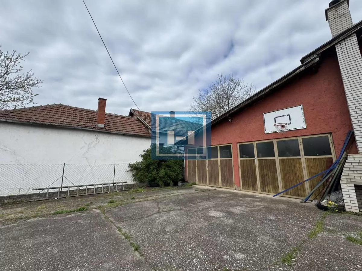 Kuća na odličnoj lokaciji 2