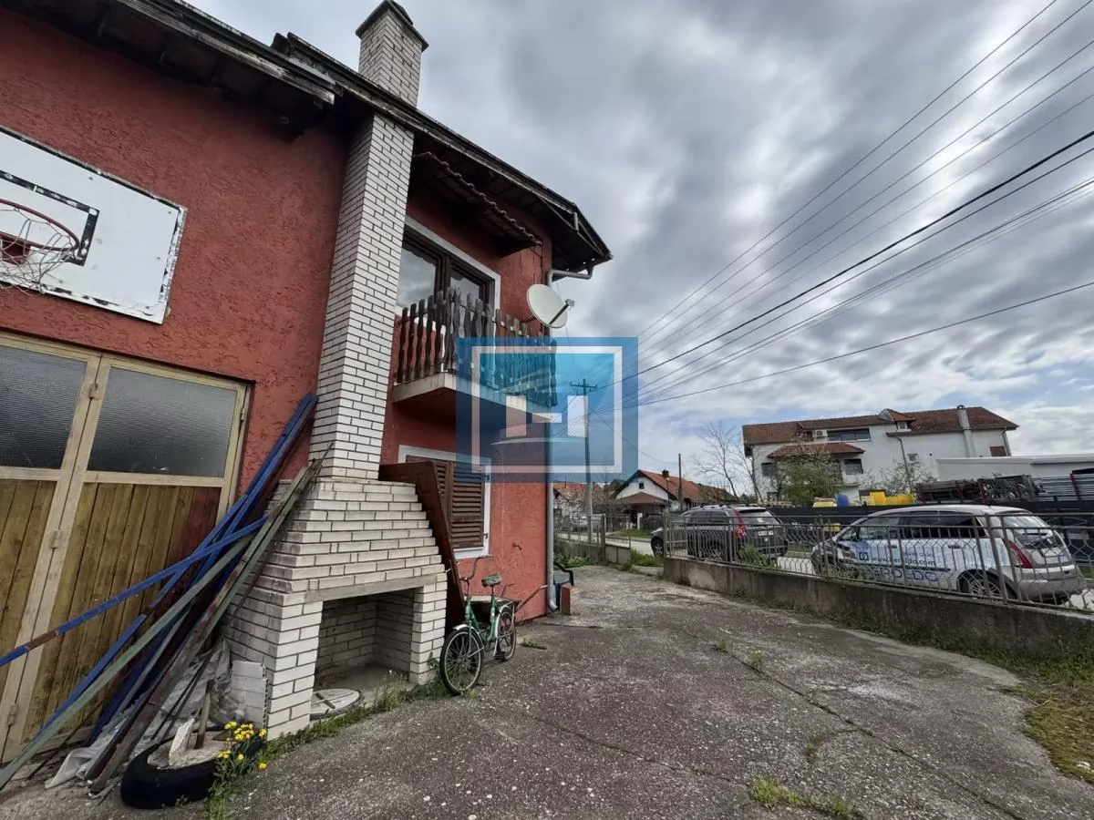 Kuća na odličnoj lokaciji 8