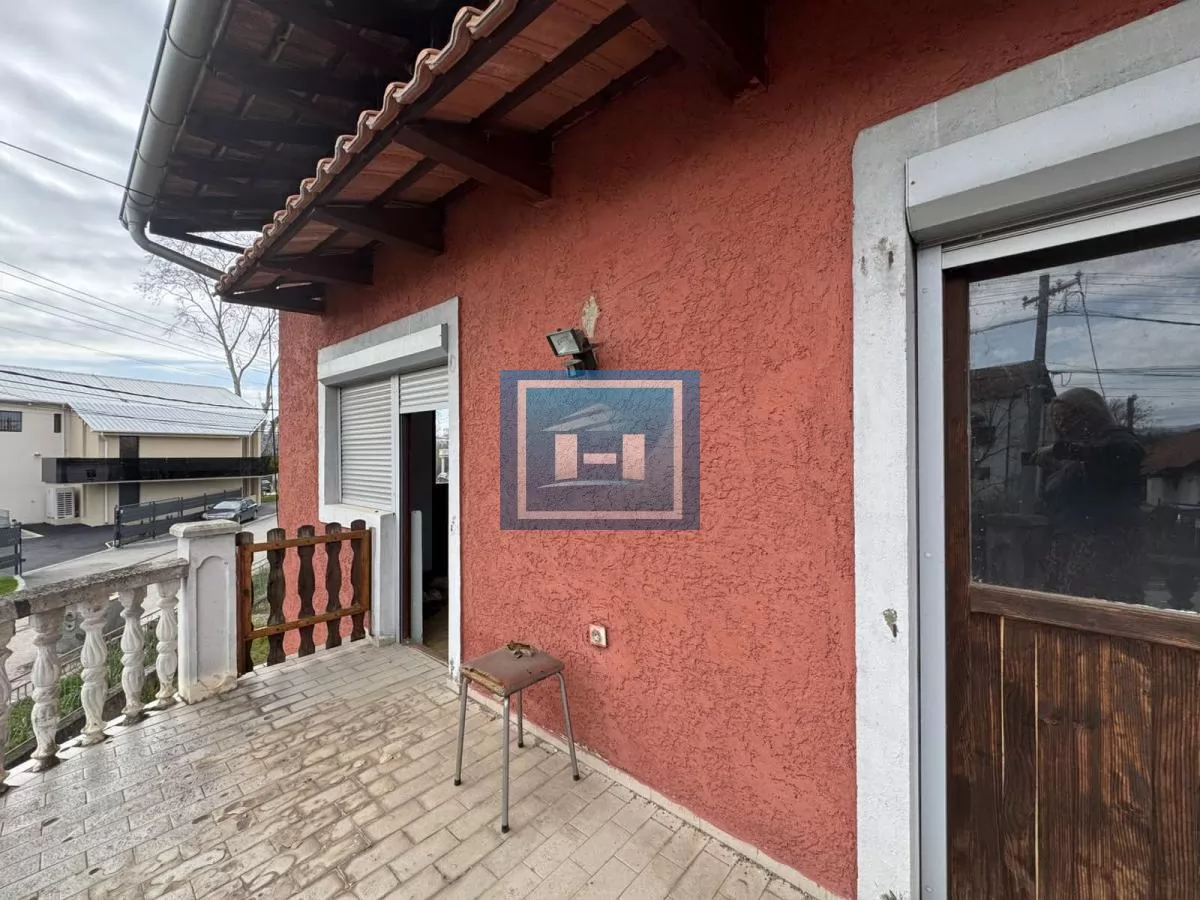 Kuća na odličnoj lokaciji 9
