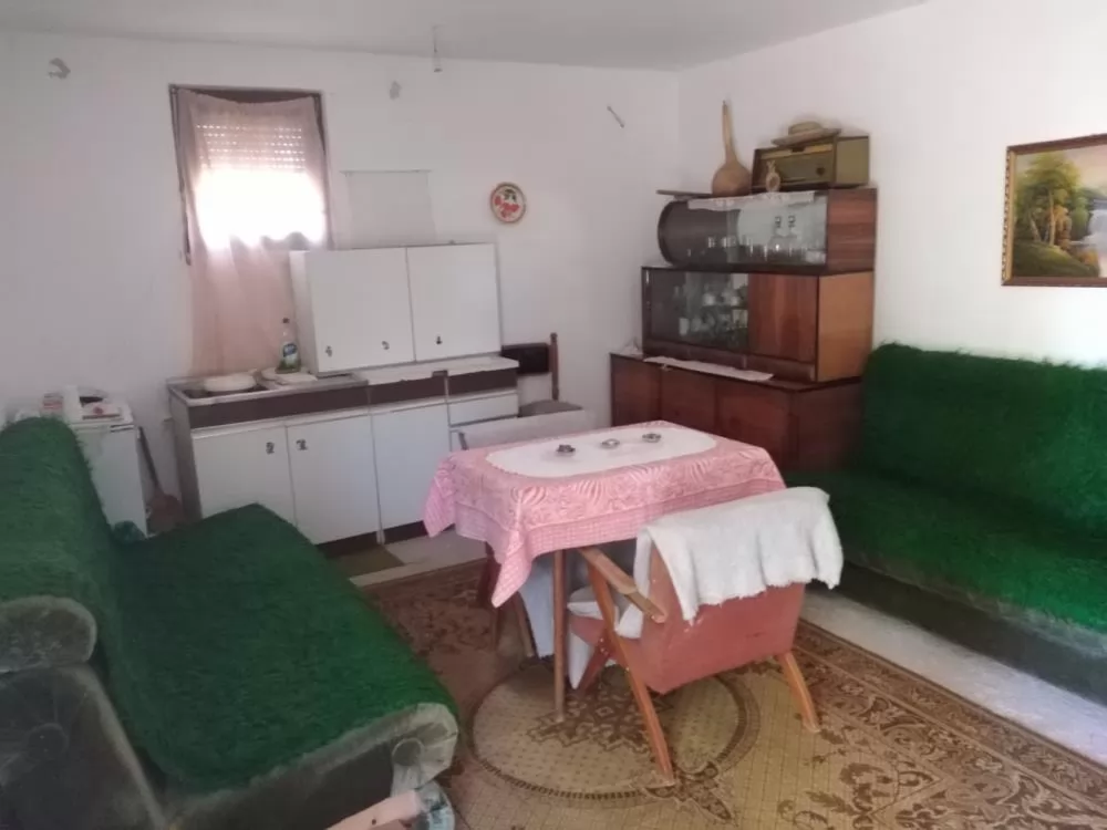 Kuća na sprat sa spoljnim stepenicama 4