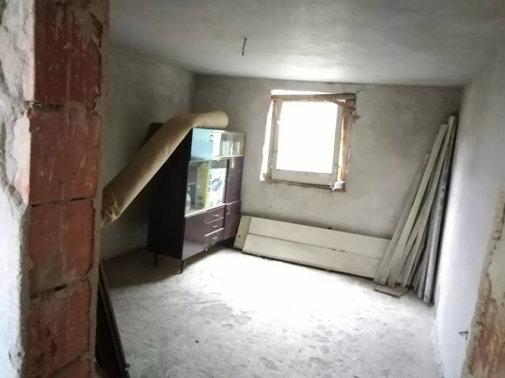 Kuća na sprat sa spoljnim stepenicama 5