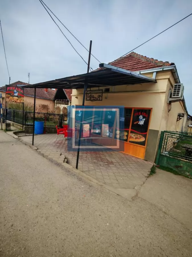 Kuća sa poslovnim prostorom na glavnom putu 19