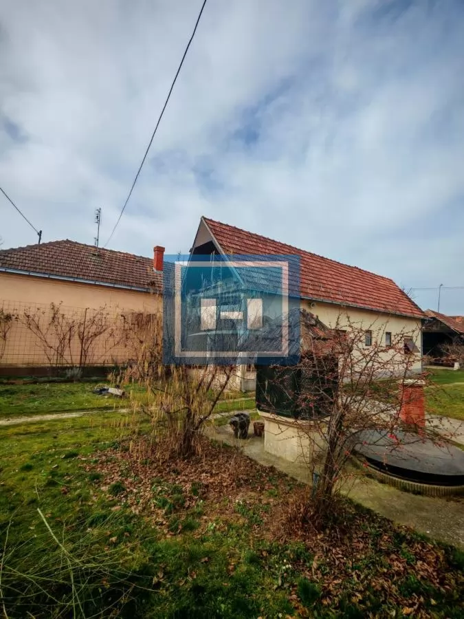 Kuća sa poslovnim prostorom na glavnom putu 29