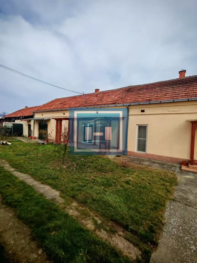 Kuća sa poslovnim prostorom na glavnom putu 36