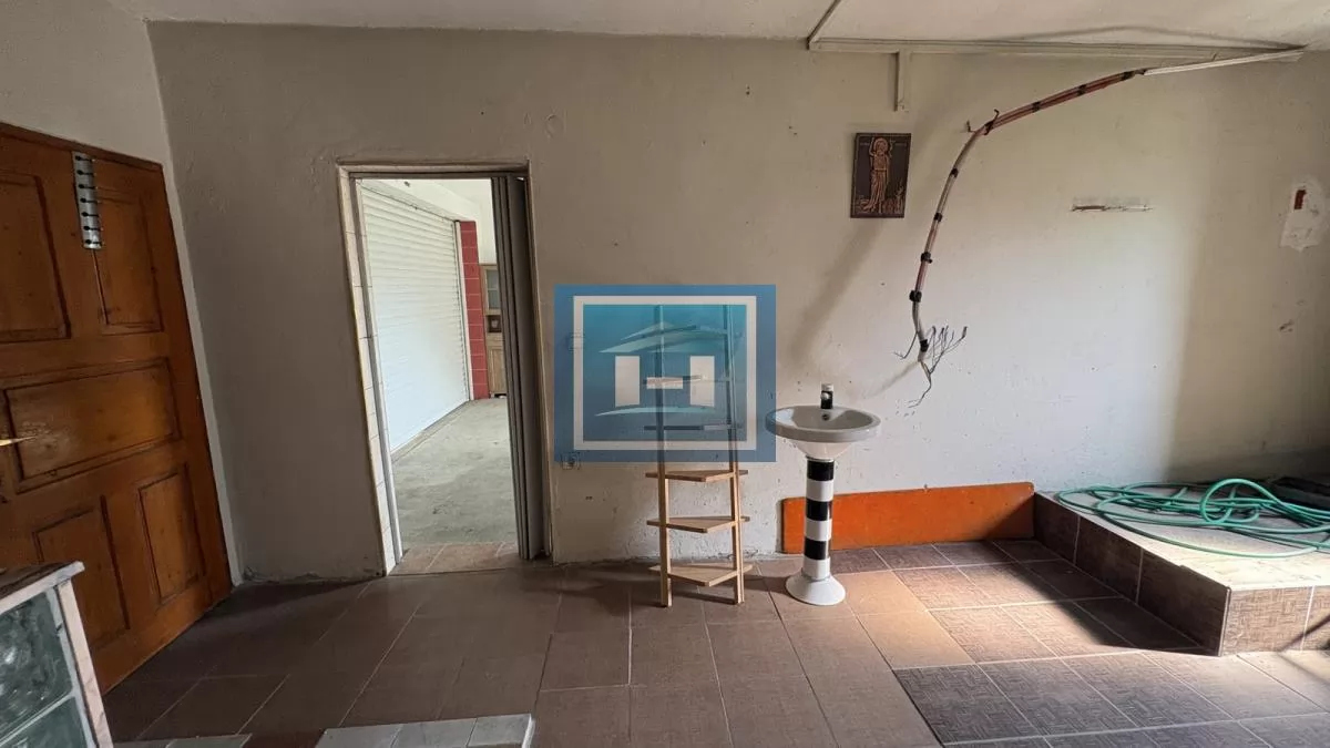 Kuća za porodicu koja želi svoj mir, prostor i malo hedonizma , Ribare, nadomak Jagodine 7