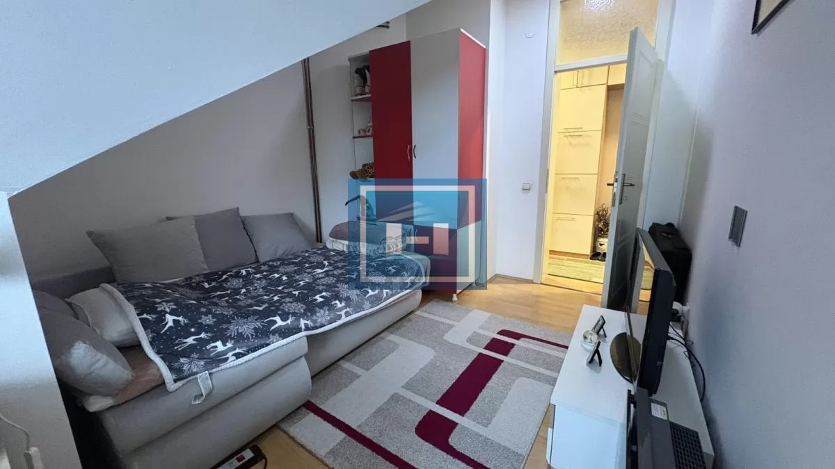 Na prodaju – Komforan porodični stan na odličnoj lokaciji 12