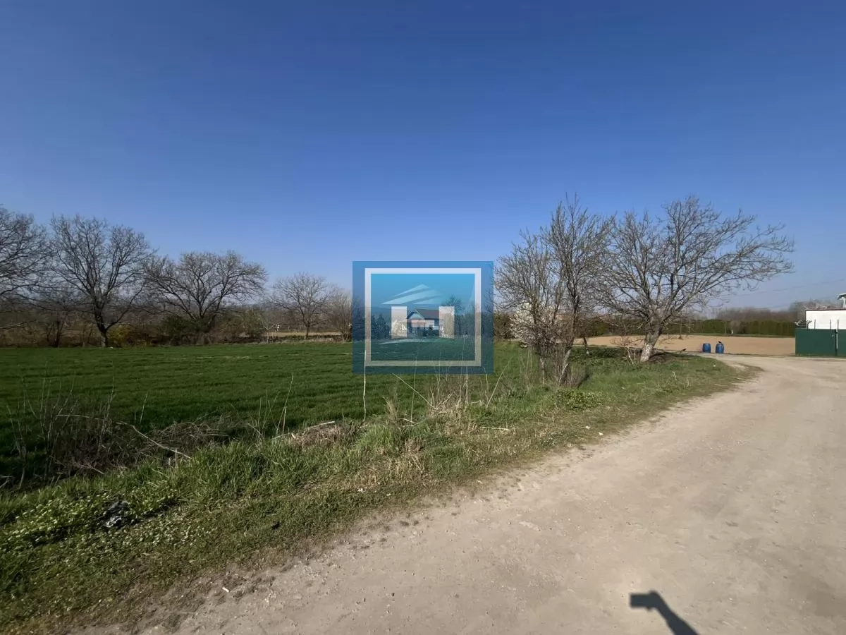 Na prodaju plac 21 ar – Ćuprija, naselje Ada 3